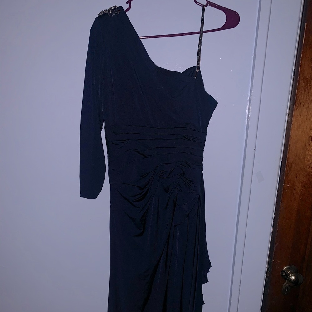 BLACK SIMPLE DRESS. size 8. Brand new